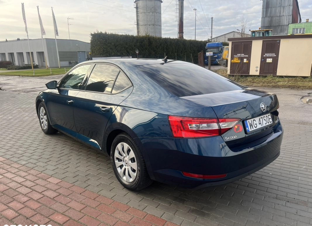 Skoda Superb cena 59900 przebieg: 223458, rok produkcji 2017 z Wodzisław Śląski małe 56